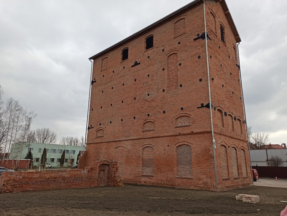 Teren po dawnej koksowni Orzegów w Rudzie Śląskiej zyskał drugie życie. Został oczyszczony z niebezpiecznych substancji, a cały obszar dawnego zakładu zaadaptowano na park z licznymi atrakcjami, m.in. tarasem widokowym, górką saneczkową, placami zabaw czy ścieżką dydaktyczną.