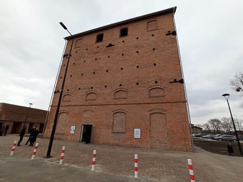 Teren po dawnej koksowni Orzegów w Rudzie Śląskiej zyskał drugie życie. Został oczyszczony z niebezpiecznych substancji, a cały obszar dawnego zakładu zaadaptowano na park z licznymi atrakcjami, m.in. tarasem widokowym, górką saneczkową, placami zabaw czy ścieżką dydaktyczną.