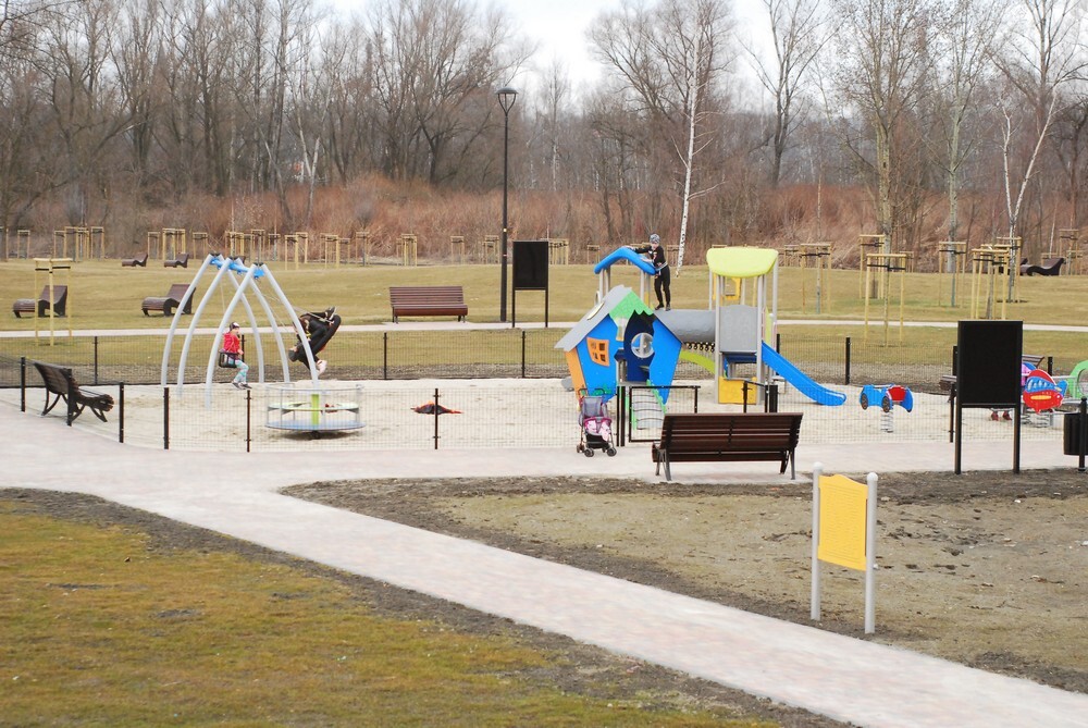 Teren po dawnej koksowni Orzegów w Rudzie Śląskiej zyskał drugie życie. Został oczyszczony z niebezpiecznych substancji, a cały obszar dawnego zakładu zaadaptowano na park z licznymi atrakcjami, m.in. tarasem widokowym, górką saneczkową, placami zabaw czy ścieżką dydaktyczną.