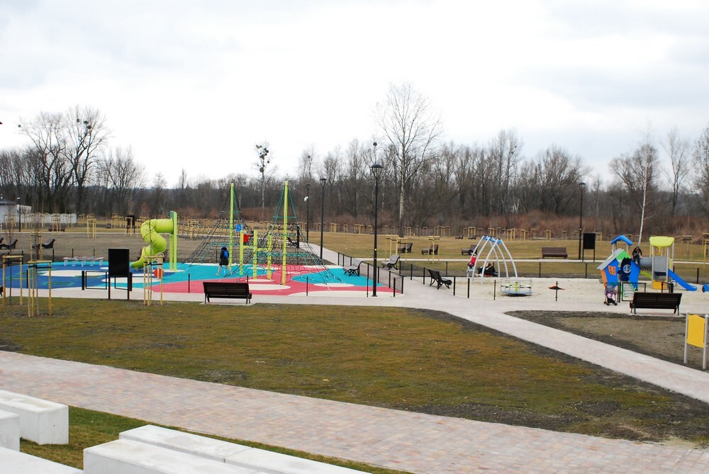 Teren po dawnej koksowni Orzegów w Rudzie Śląskiej zyskał drugie życie. Został oczyszczony z niebezpiecznych substancji, a cały obszar dawnego zakładu zaadaptowano na park z licznymi atrakcjami, m.in. tarasem widokowym, górką saneczkową, placami zabaw czy ścieżką dydaktyczną.