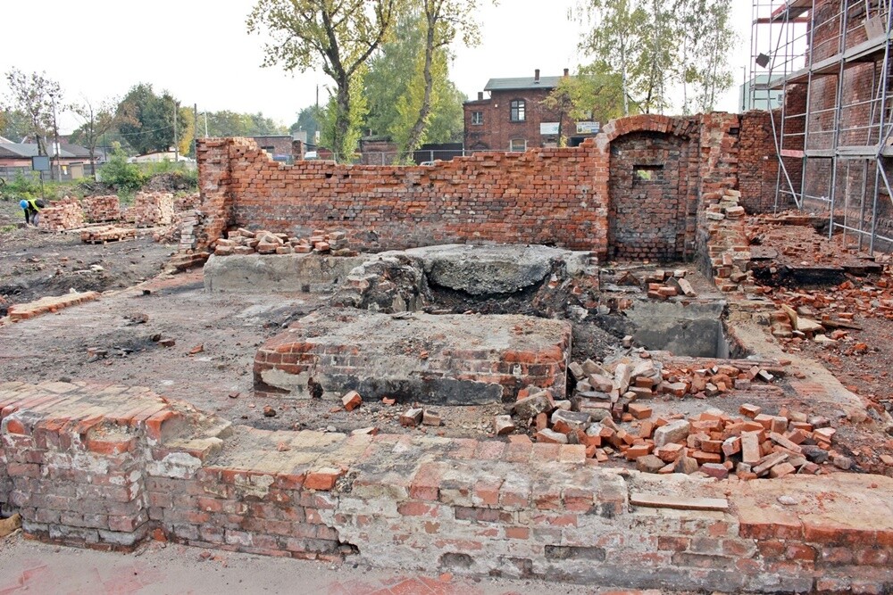 Prace nad rekultywacją terenu dawnej koksowni w Orzegowie idą pełną parą. Gotowy jest już tzw. trenchmix, czyli szczelna bariera w ziemi, która powstrzyma przemieszczanie się zanieczyszczeń.