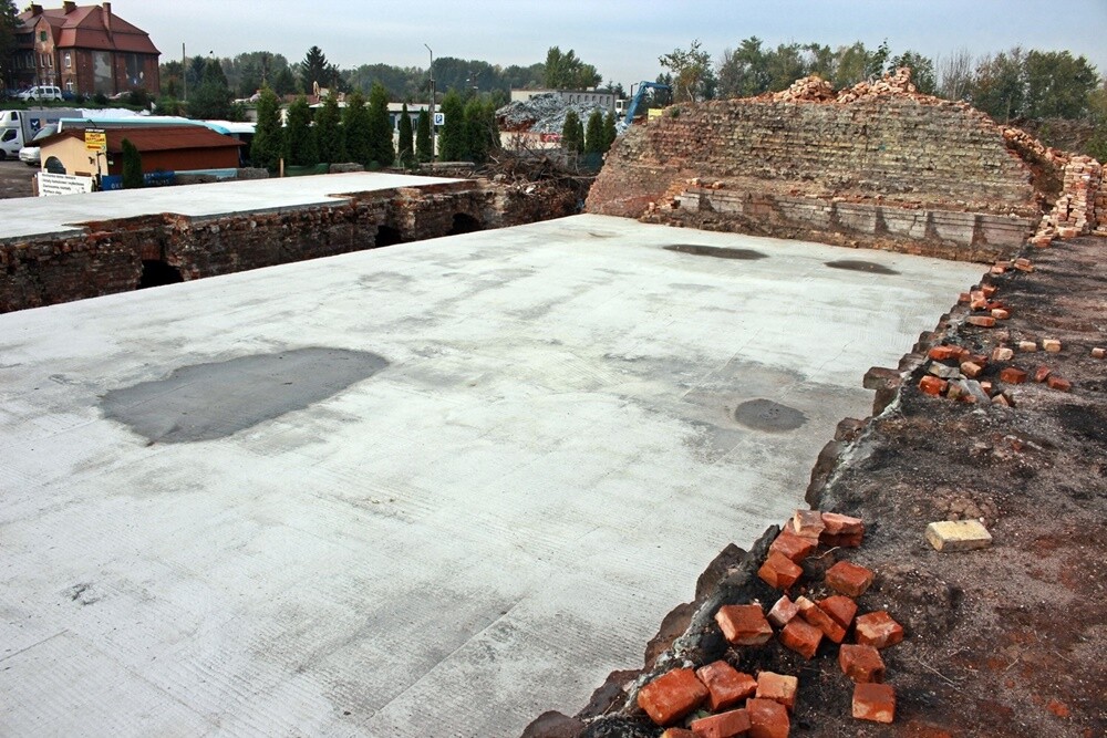 Prace nad rekultywacją terenu dawnej koksowni w Orzegowie idą pełną parą. Gotowy jest już tzw. trenchmix, czyli szczelna bariera w ziemi, która powstrzyma przemieszczanie się zanieczyszczeń.