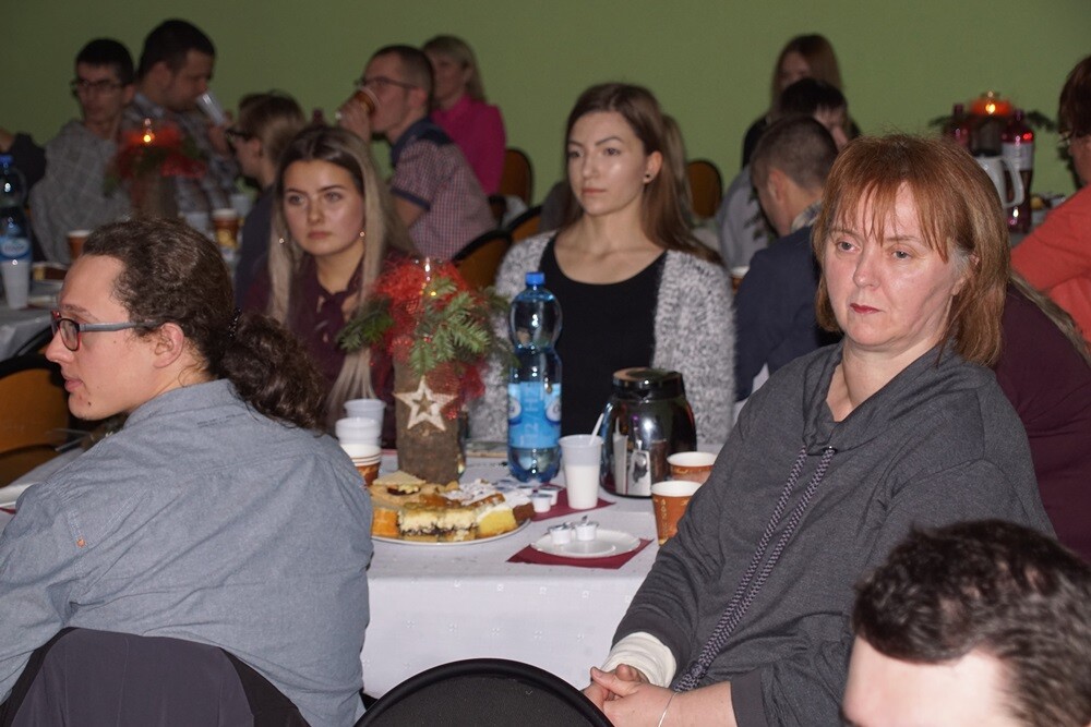 Już po raz kolejny w Zespole Szkół Ponadgimnazjalnych nr 7 w Rudzie zorganizowano klimatyczny wieczór kolędowy. Pastorałki i kolędy wraz ze zgromadzonymi śpiewał wybitny muzyk Józef Skrzek.