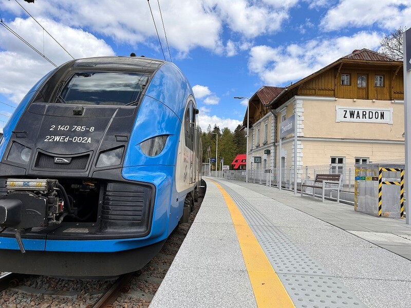 Koleje Śląskie: Ponad 500 podróżnych skorzystało już z oferty biletu wakacyjnego!