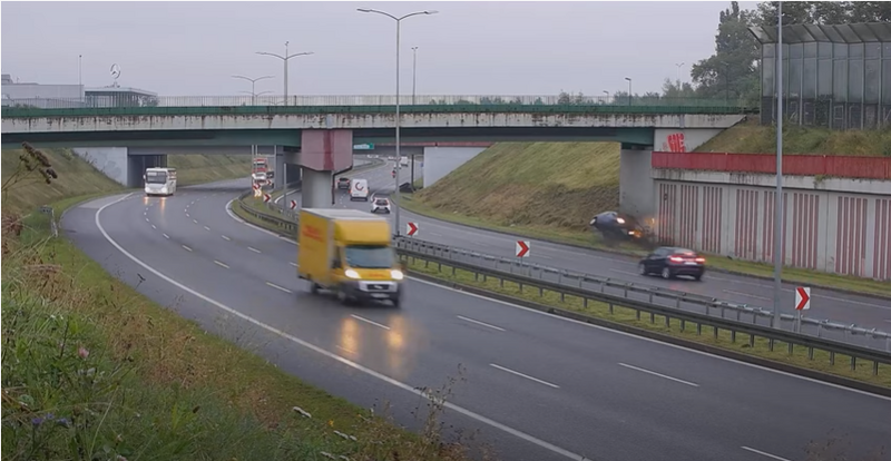 Kolejna kolizja na rudzkim "zakręcie mistrzów" [WIDEO]