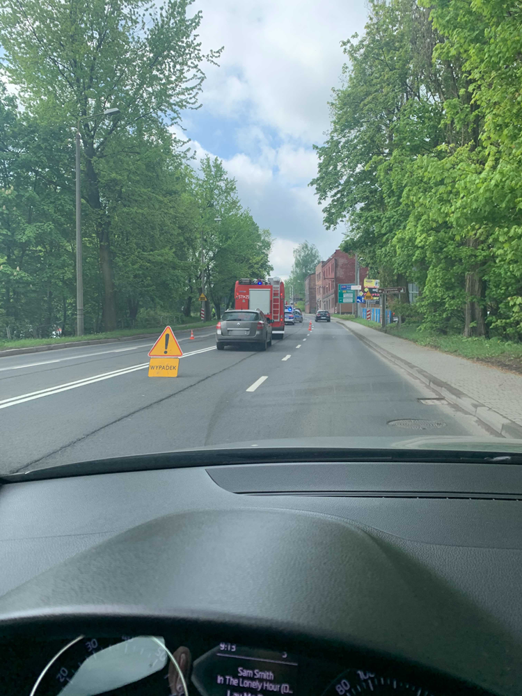 W środę, 19 maja, w godzinach porannych przed przejazdem kolejowym w Rudzie Śląskiej doszło do kolizji. Występują utrudnienia w ruchu. 