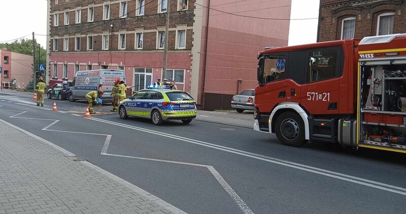 Kolizja samochodu osobowego z dostawczym w Rudzie Śląskiej