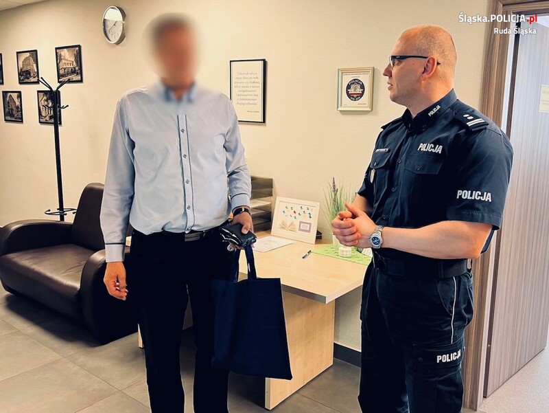 Komendant podziękował mieszkańcowi Rudy Śląskiej za pomoc w zatrzymaniu poszukiwanego