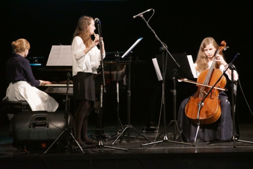 Wczoraj w Miejskim Centrum Kultury im. Henryka Bisty odbył się koncert charytatywny dla Kacperka. Kolejny raz rudzianie zmobilizowali się, by wesprzeć dzielnego 9-latka. Tym razem koncert zorganizowała Szkoła Podstawowa nr 16, w której uczy się chłopiec.