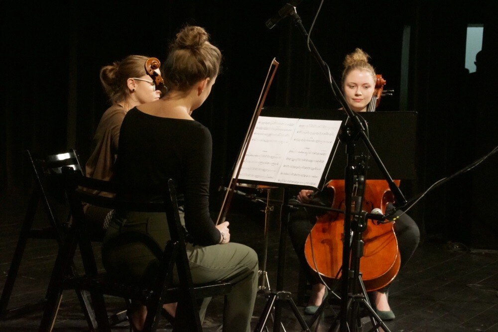 Wczoraj w Miejskim Centrum Kultury im. Henryka Bisty odbył się koncert charytatywny dla Kacperka. Kolejny raz rudzianie zmobilizowali się, by wesprzeć dzielnego 9-latka. Tym razem koncert zorganizowała Szkoła Podstawowa nr 16, w której uczy się chłopiec.