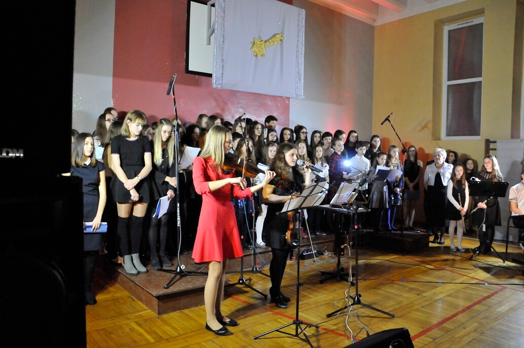 Fotorelacja z IX Koncertu Kolęd w Szkole Podstawowej nr 24 w Rudzie Śląskiej.