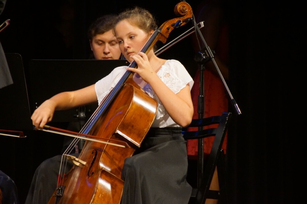 Rudzka szkoła muzyczna zakończyła właśnie kolejny rok szkolny! Na scenie Miejskiego Centrum Kultury im. H. Bisty swoje talenty muzyczne i wokalne zaprezentowali młodzi rudzianie, czyli uczniowie Zespołu Szkół Mzycznych I i II Stopnia w Rudzie Śląskiej.