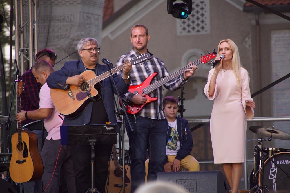 Z okazji III rocznicy Światowych Dni Młodzieży w Polsce już w sobotę na Placu Jana Pawła II w Rudzie Śląskiej – Nowym Bytomiu odbył się koncert muzyki chrześcijańskiej.