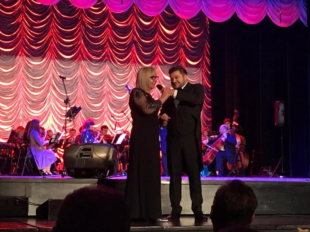 Koncert noworoczny w Miejskim Centrum Kultury to już tradycja. W sobotę po raz kolejny rudzianie muzycznie powitali nowy rok. Na scenie wystąpili soliści, Royal Vienna Ochestra, a także balet. Na sali widowiskowej zabrzmiały znane hity musicalowe, a także muzyka filmowa.