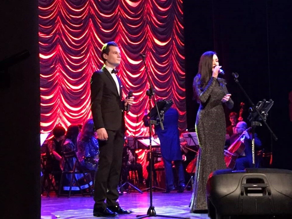 Koncert noworoczny w Miejskim Centrum Kultury to już tradycja. W sobotę po raz kolejny rudzianie muzycznie powitali nowy rok. Na scenie wystąpili soliści, Royal Vienna Ochestra, a także balet. Na sali widowiskowej zabrzmiały znane hity musicalowe, a także muzyka filmowa.