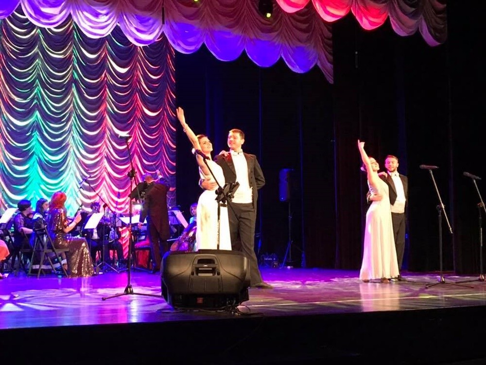 Koncert noworoczny w Miejskim Centrum Kultury to już tradycja. W sobotę po raz kolejny rudzianie muzycznie powitali nowy rok. Na scenie wystąpili soliści, Royal Vienna Ochestra, a także balet. Na sali widowiskowej zabrzmiały znane hity musicalowe, a także muzyka filmowa.