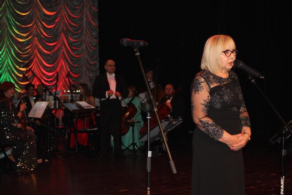 Koncert noworoczny w Miejskim Centrum Kultury to już tradycja. W sobotę po raz kolejny rudzianie muzycznie powitali nowy rok. Na scenie wystąpili soliści, Royal Vienna Ochestra, a także balet. Na sali widowiskowej zabrzmiały znane hity musicalowe, a także muzyka filmowa.