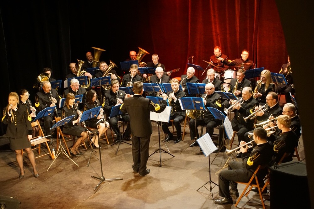 W piątek w bielszowickim Domu Kultury odbył się koncert karnawałowy w wykonaniu Orkiestry Dętej KWK "Bielszowice". Zebrana na miejscu publiczność mogła usłyszeć światowe hity muzyki klasycznej.