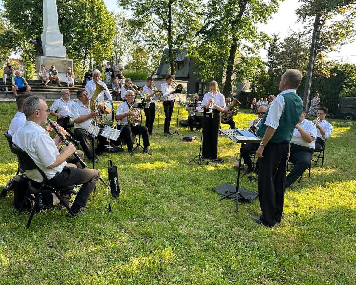 W niedzielę na plantach w Kochłowicach odbył się koncert promenadowy Orkiestry Dętej KWK "Halemba".