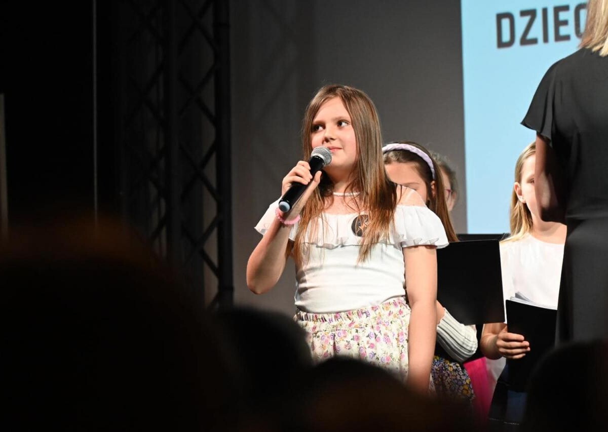 Wczoraj, w Stacji Biblioteka, miało miejsce wyjątkowe wydarzenie muzyczne - koncert rodzinny chóru dziecięcego, który swoje początki ma w programie Most the Music / fot. UM Ruda Śląska