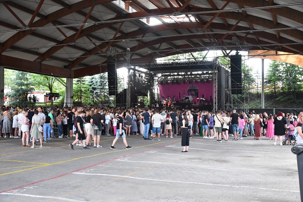 W ubiegłą sobotę Rudę Śląską odwiedziła niezwykle popularna artystka Sanah. Koncert cieszył się ogromną popularnością wśród rudzian. 

fot. Jacek Knapik