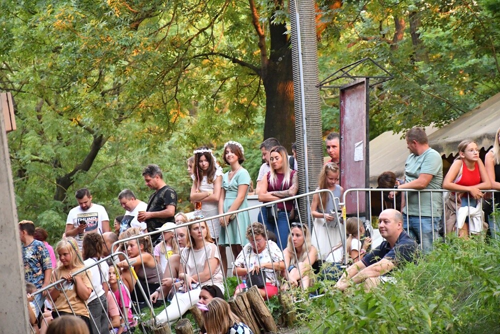 W ubiegłą sobotę Rudę Śląską odwiedziła niezwykle popularna artystka Sanah. Koncert cieszył się ogromną popularnością wśród rudzian. 

fot. Jacek Knapik