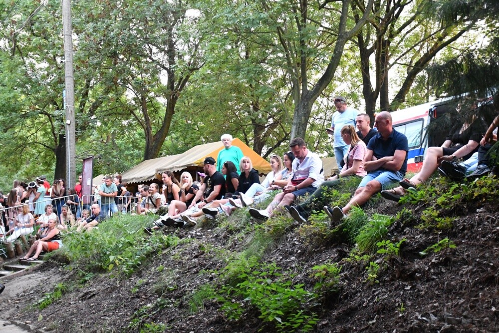 W ubiegłą sobotę Rudę Śląską odwiedziła niezwykle popularna artystka Sanah. Koncert cieszył się ogromną popularnością wśród rudzian. 

fot. Jacek Knapik