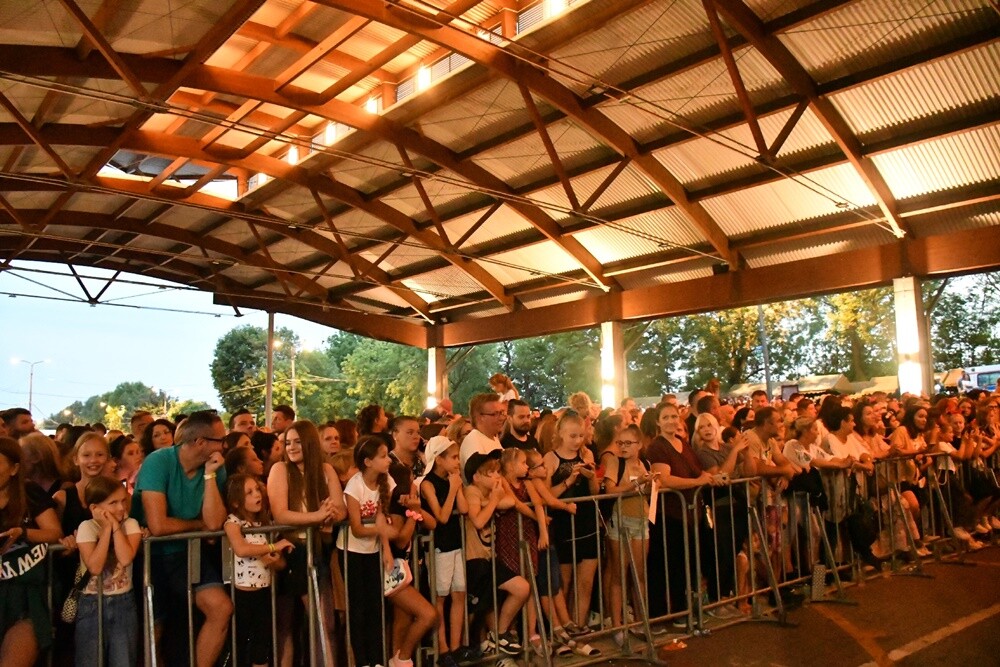 W ubiegłą sobotę Rudę Śląską odwiedziła niezwykle popularna artystka Sanah. Koncert cieszył się ogromną popularnością wśród rudzian. 

fot. Jacek Knapik