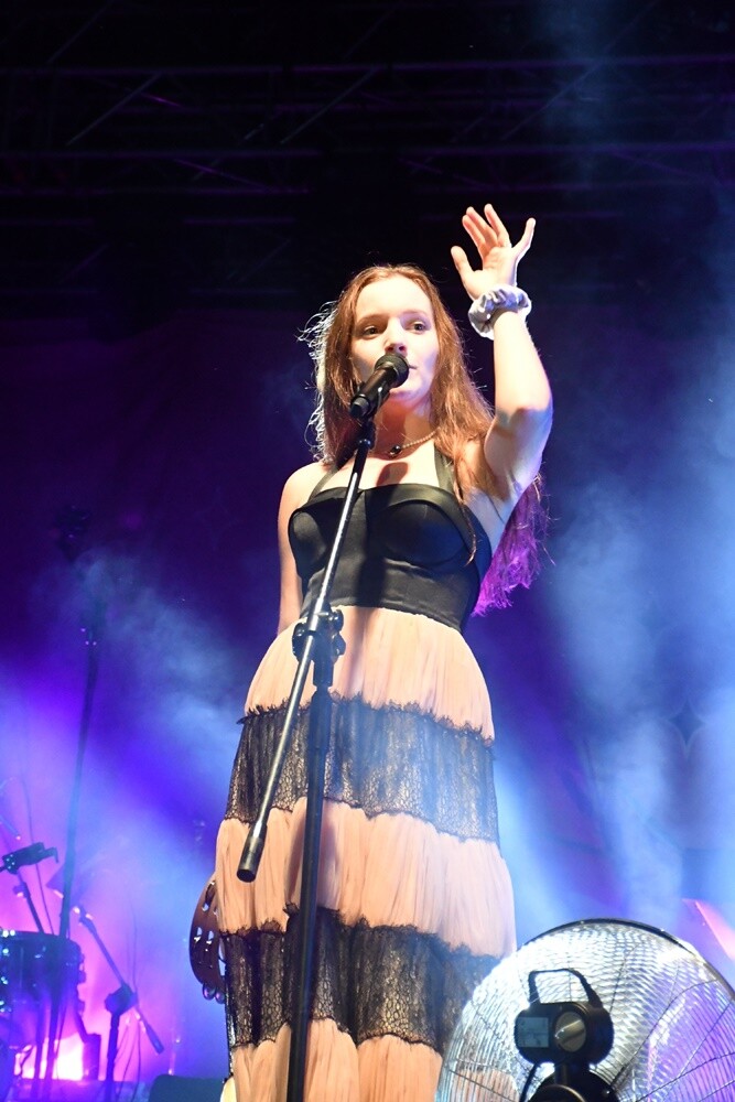 W ubiegłą sobotę Rudę Śląską odwiedziła niezwykle popularna artystka Sanah. Koncert cieszył się ogromną popularnością wśród rudzian. 

fot. Jacek Knapik