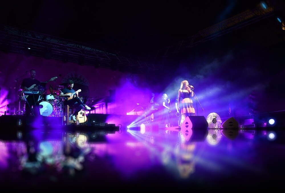 W ubiegłą sobotę Rudę Śląską odwiedziła niezwykle popularna artystka Sanah. Koncert cieszył się ogromną popularnością wśród rudzian. 

fot. Jacek Knapik