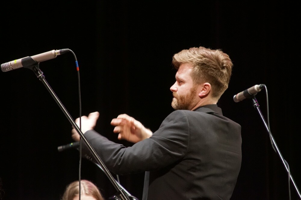 Wczoraj odbył się magiczny koncert świąteczny w wykonaniu uczniów Zespołu Szkół Muzycznych I i II stopnia w Rudzie Śląskiej. Sala Miejskiego Centrum Kultury im. Henryka Bisty była wypełniona po brzegi.