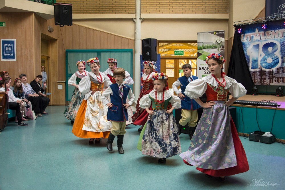 Ostatnio w Szkole Podstawowej nr 18 im. ks. Konstantego Damrota w Kochłowicach odbył się jubileuszowy Koncert Talentów.
