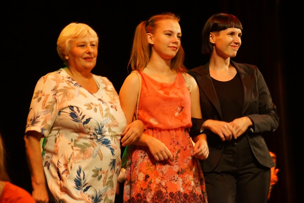 Wczoraj w Miejskim Centrum Kultury im. Henryka Bisty odbył się koncert międzypokoleniowy. „Tam, gdzie przenika talent” to widowisko, które zrealizowane zostało przez seniorów i młodzież w ramach projektu Pokolenia.