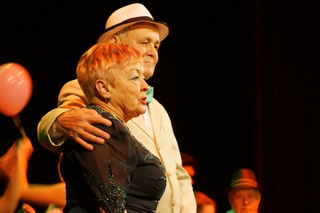 Wczoraj w Miejskim Centrum Kultury im. Henryka Bisty odbył się koncert międzypokoleniowy. „Tam, gdzie przenika talent” to widowisko, które zrealizowane zostało przez seniorów i młodzież w ramach projektu Pokolenia.