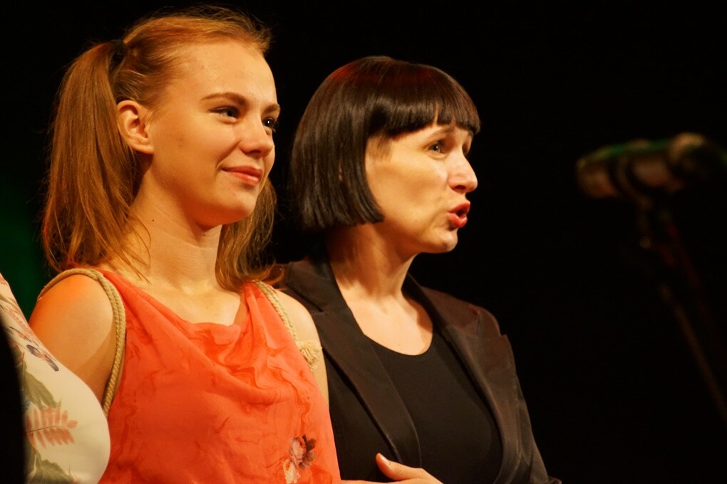 Wczoraj w Miejskim Centrum Kultury im. Henryka Bisty odbył się koncert międzypokoleniowy. „Tam, gdzie przenika talent” to widowisko, które zrealizowane zostało przez seniorów i młodzież w ramach projektu Pokolenia.