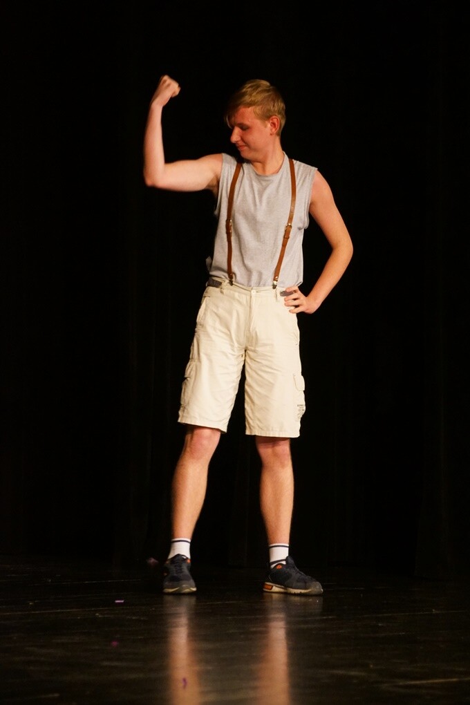 Wczoraj w Miejskim Centrum Kultury im. Henryka Bisty odbył się koncert międzypokoleniowy. „Tam, gdzie przenika talent” to widowisko, które zrealizowane zostało przez seniorów i młodzież w ramach projektu Pokolenia.