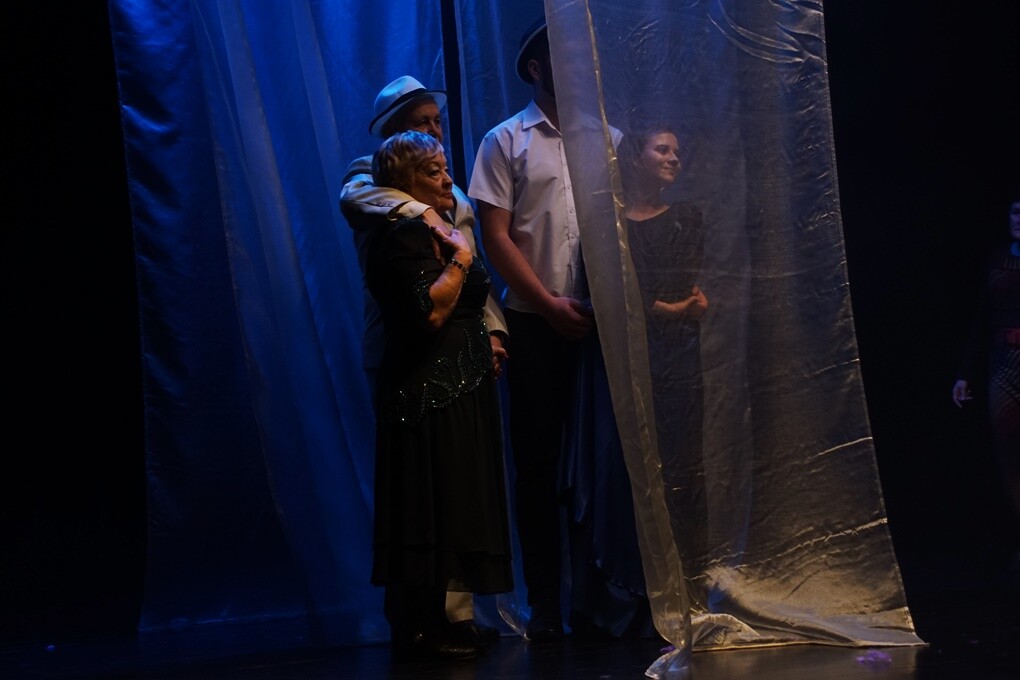 Wczoraj w Miejskim Centrum Kultury im. Henryka Bisty odbył się koncert międzypokoleniowy. „Tam, gdzie przenika talent” to widowisko, które zrealizowane zostało przez seniorów i młodzież w ramach projektu Pokolenia.