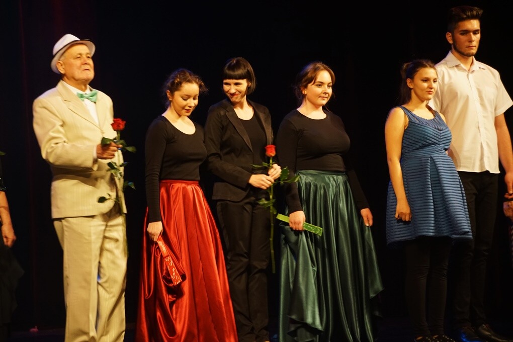 Wczoraj w Miejskim Centrum Kultury im. Henryka Bisty odbył się koncert międzypokoleniowy. „Tam, gdzie przenika talent” to widowisko, które zrealizowane zostało przez seniorów i młodzież w ramach projektu Pokolenia.