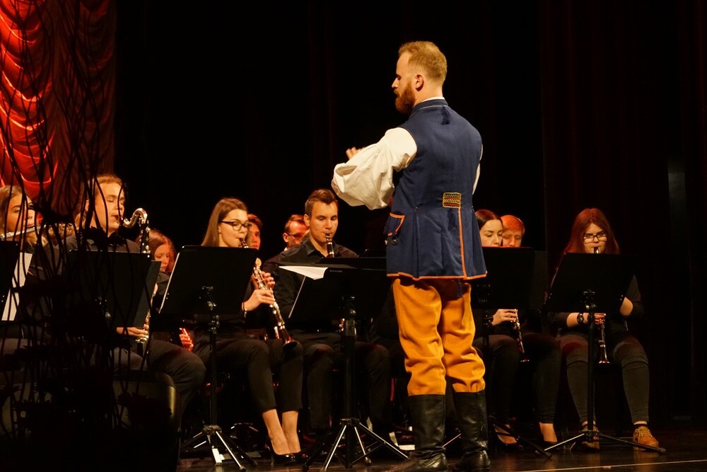 W Miejskim Centrum Kultury im. Henryka Bisty odbył się koncert z okazji 100-lecia odzyskania Niepodległości przez Polskę. Na scenie wystąpili uczniowie Zespołu Szkół Muzycznych I i II st. w Rudzie Śląskiej, uczniowie sekcji wokalnej Państwowej Szkoły Muzycznej I i II st. w Gliwicach oraz uczniowie Ogólnokształcącej Szkoły Baletowej w Bytomiu.