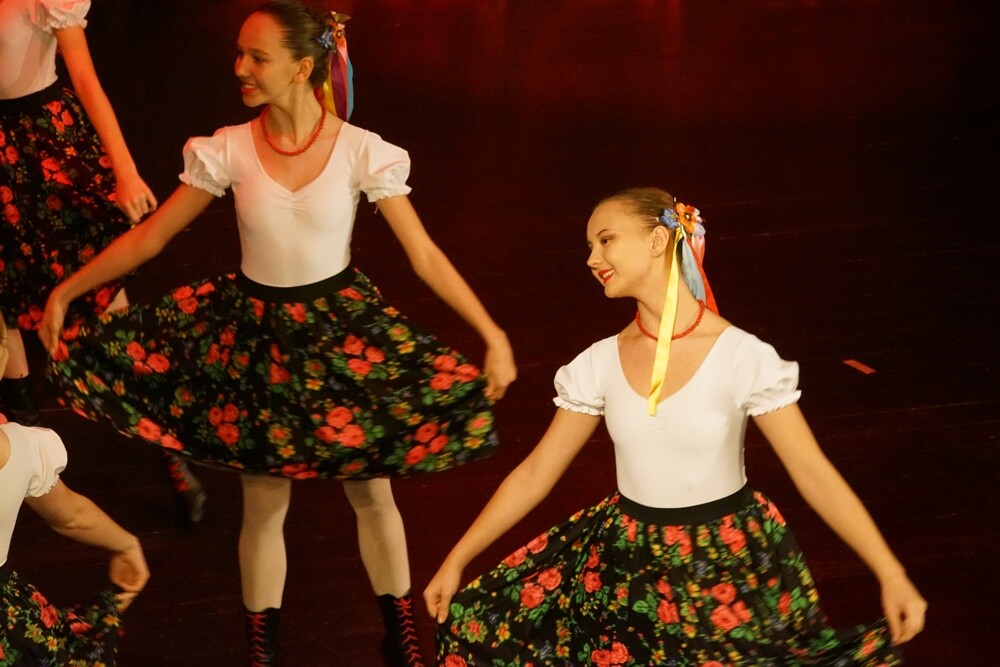 W Miejskim Centrum Kultury im. Henryka Bisty odbył się koncert z okazji 100-lecia odzyskania Niepodległości przez Polskę. Na scenie wystąpili uczniowie Zespołu Szkół Muzycznych I i II st. w Rudzie Śląskiej, uczniowie sekcji wokalnej Państwowej Szkoły Muzycznej I i II st. w Gliwicach oraz uczniowie Ogólnokształcącej Szkoły Baletowej w Bytomiu.