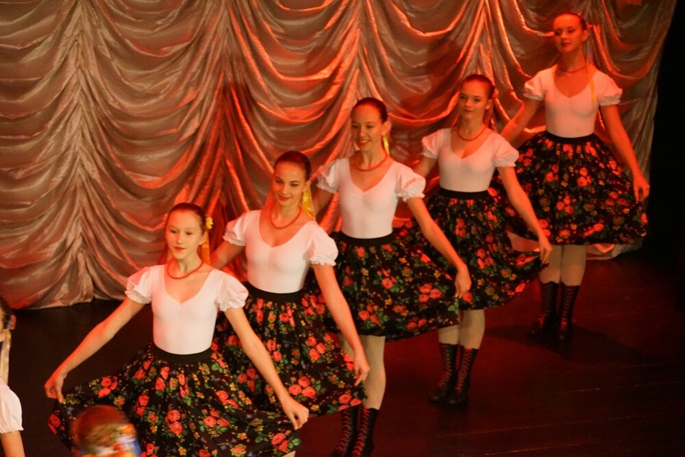 W Miejskim Centrum Kultury im. Henryka Bisty odbył się koncert z okazji 100-lecia odzyskania Niepodległości przez Polskę. Na scenie wystąpili uczniowie Zespołu Szkół Muzycznych I i II st. w Rudzie Śląskiej, uczniowie sekcji wokalnej Państwowej Szkoły Muzycznej I i II st. w Gliwicach oraz uczniowie Ogólnokształcącej Szkoły Baletowej w Bytomiu.