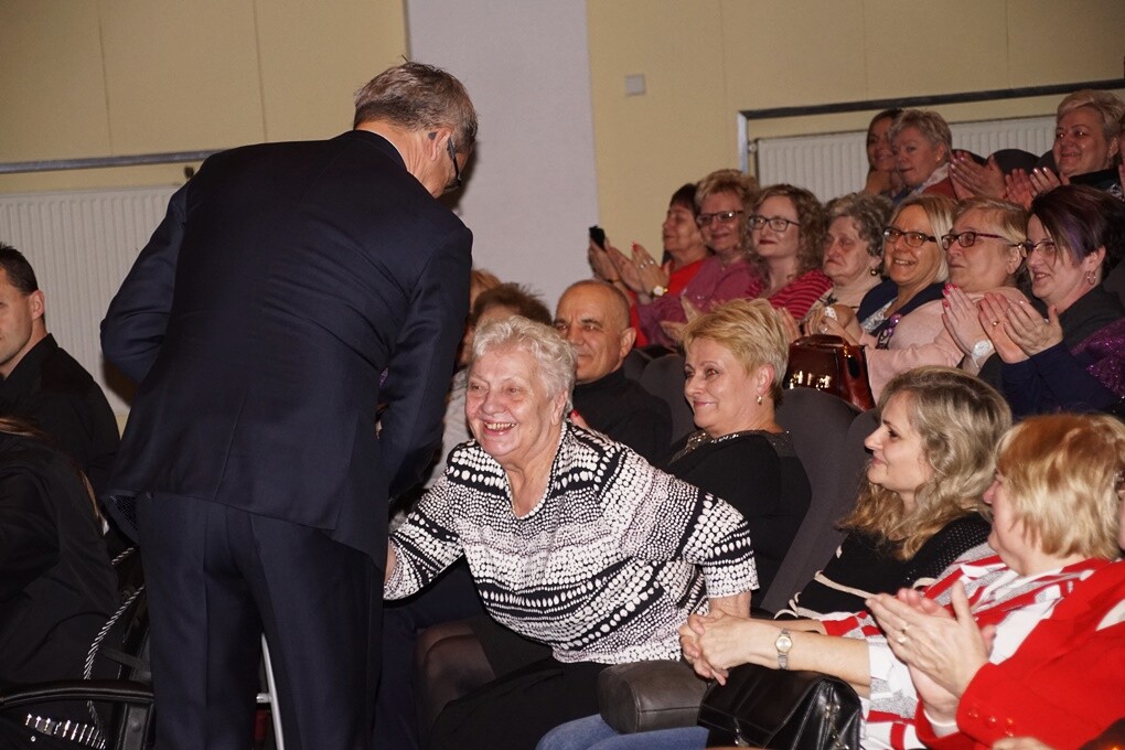 Z okazji Dnia Kobiet w Miejskim Centrum Kultury zaśpiewał Mariusz Kalaga.