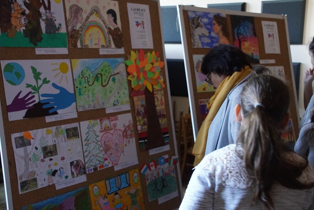 Prawie 280 osób: dzieci, młodzieży i dorosłych wzięło udział w konkursach pod hasłem "Ważne, Dobre, Piękne". W Młodzieżowym Domu Kultury w Rudzie odbyła się gala podsumowująca konkurs plastyczny rodzinny, literacki oraz piosenki pozytywnej i pozytywnego słowa.