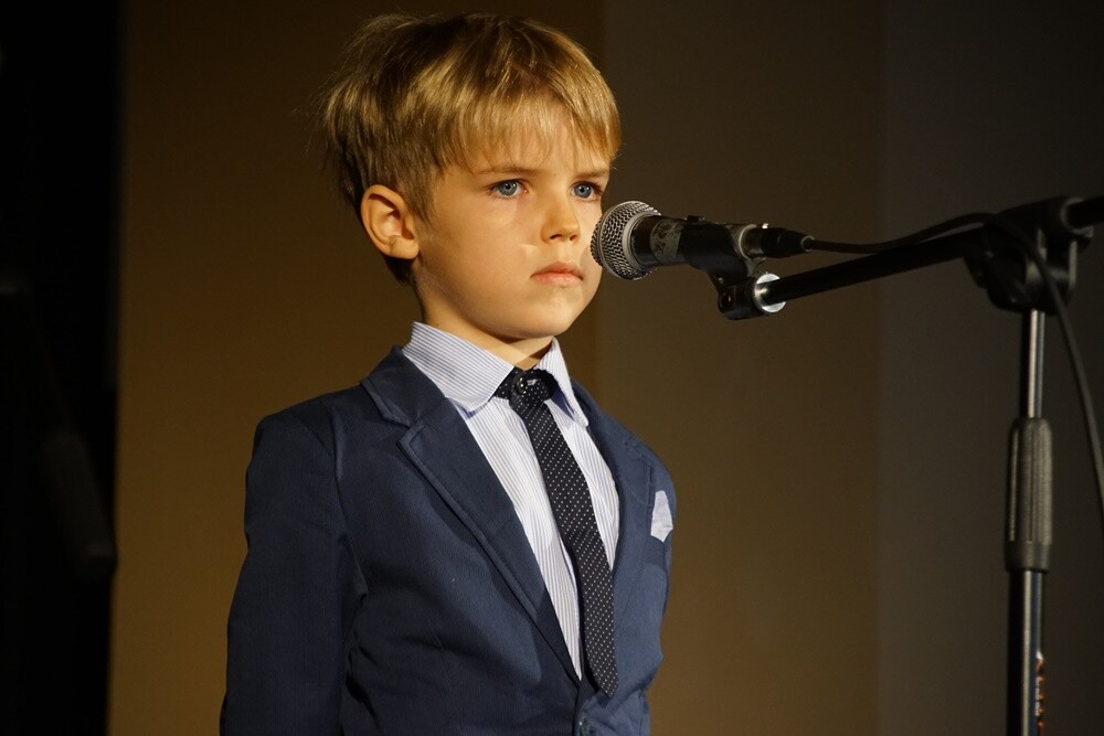 Prawie 280 osób: dzieci, młodzieży i dorosłych wzięło udział w konkursach pod hasłem "Ważne, Dobre, Piękne". W Młodzieżowym Domu Kultury w Rudzie odbyła się gala podsumowująca konkurs plastyczny rodzinny, literacki oraz piosenki pozytywnej i pozytywnego słowa.