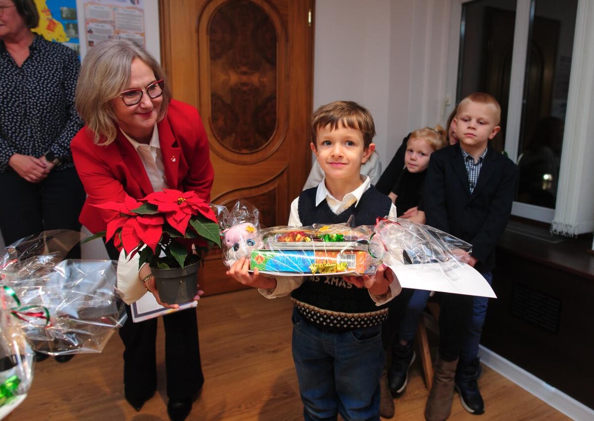 Jeszcze przed świętami rozstrzygnięto konkurs zorganizowany przez Posłankę na Sejm X Kadencji, Urszulę Koszutską, w którym wzięły udział dzieci z przedszkoli oraz uczniowie rudzkich szkół.