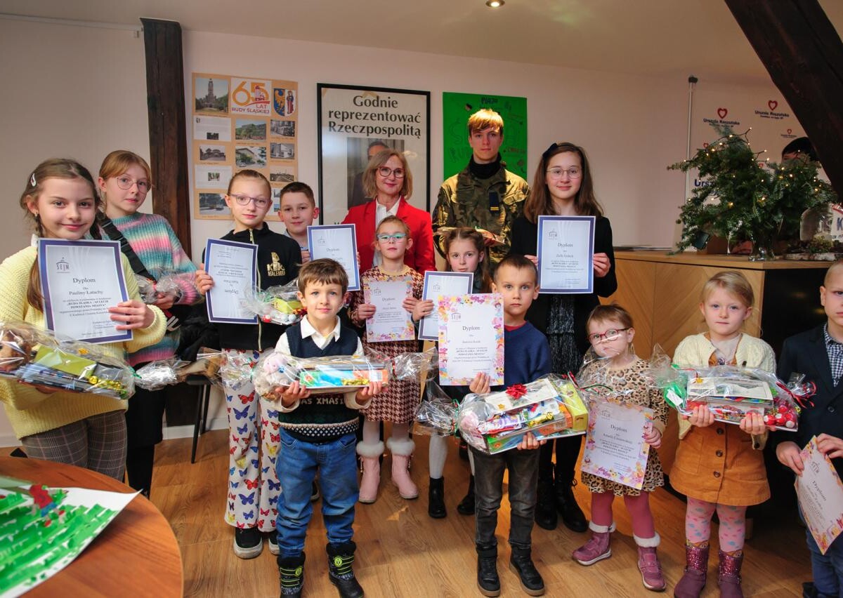 Jeszcze przed świętami rozstrzygnięto konkurs zorganizowany przez Posłankę na Sejm X Kadencji, Urszulę Koszutską, w którym wzięły udział dzieci z przedszkoli oraz uczniowie rudzkich szkół.