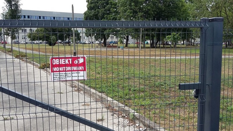 Zuchwała kradzież w Goduli: W nocy z wtorku na środę sprzed Szpitala Miejskiego w Rudzie Śląskiej zniknęło ogrodzenie przyszpitalnego ogrodu. Wandale ukradli 9 nowych przęseł. Sprawą zajmuje się policja, a szpital apeluje o pomoc w ujęciu złodziei.