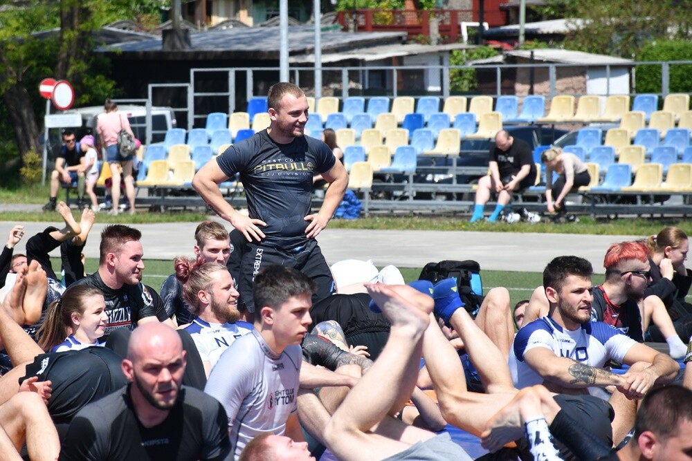 Wczoraj na rudzkiej Burloch Arenie odbyła się szósta edycja, największego w Polsce wydarzenia dla miłośników Brazylijskiego Jiu Jitsu - "Kulanie na lufcie".

fot. Jacek Knapik