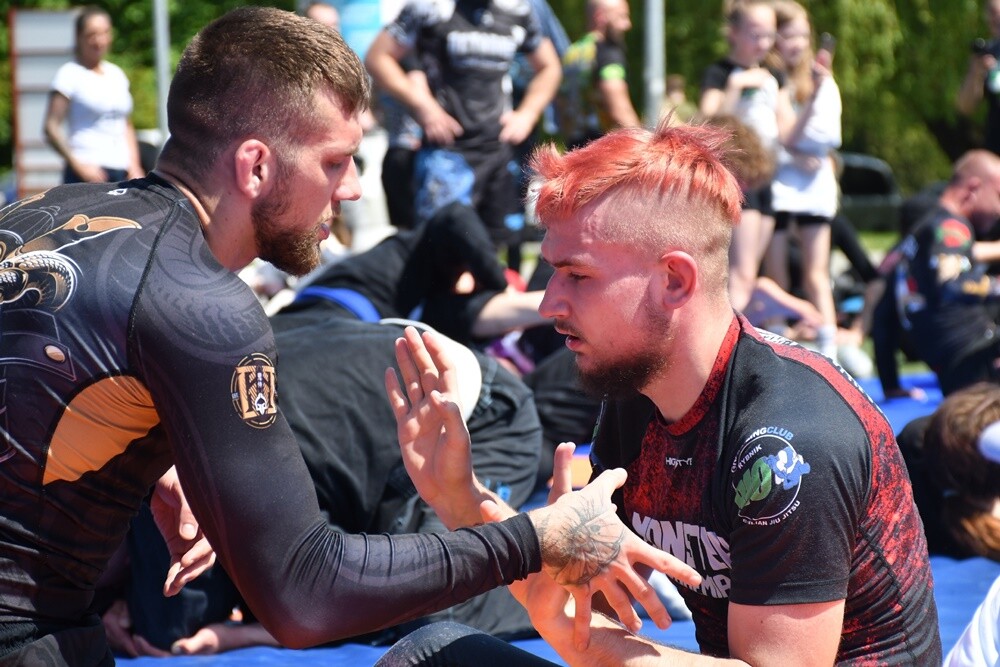 Wczoraj na rudzkiej Burloch Arenie odbyła się szósta edycja, największego w Polsce wydarzenia dla miłośników Brazylijskiego Jiu Jitsu - "Kulanie na lufcie".

fot. Jacek Knapik