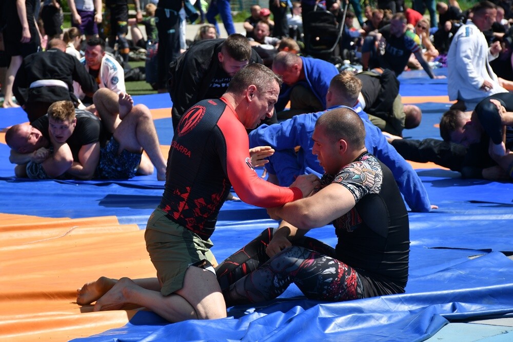 Wczoraj na rudzkiej Burloch Arenie odbyła się szósta edycja, największego w Polsce wydarzenia dla miłośników Brazylijskiego Jiu Jitsu - "Kulanie na lufcie".

fot. Jacek Knapik